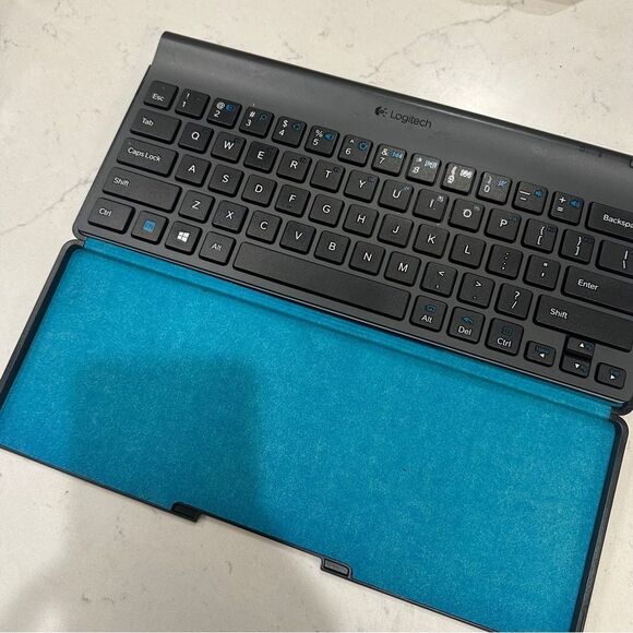 Logitech Wireless tablet Keyboard and stand - Picture 1 of 13